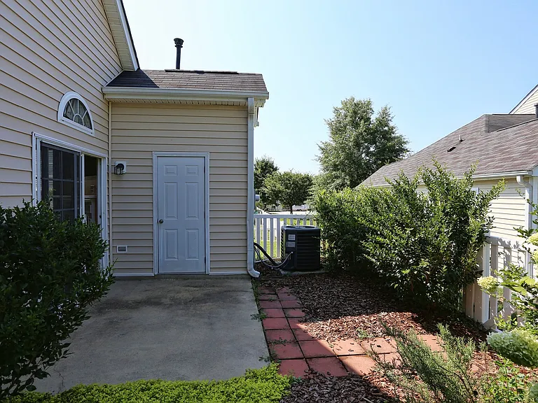 915 Cinnamon Dr — Photo 28