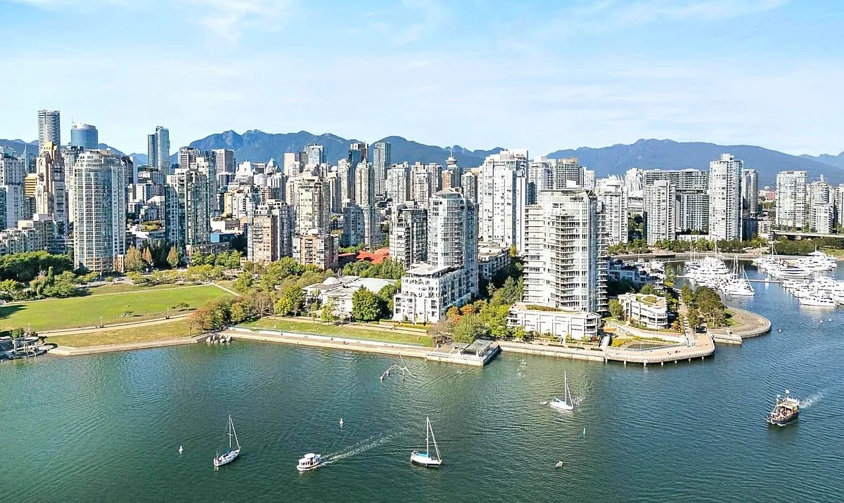 Building Photo - 1383 Marinaside Cres