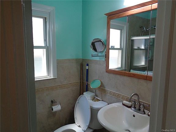 5th image of 2916 Tenbroeck Ave