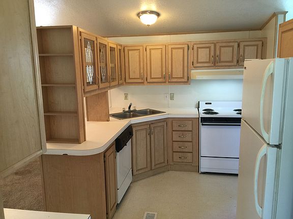 5th image of 255 NW Golden Hills Dr Spc 10