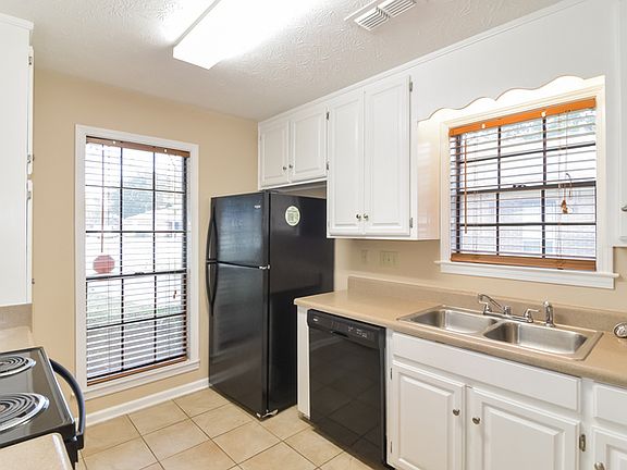 5th image of 414 Woodhaven Ct