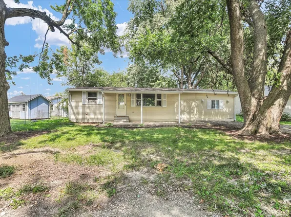 1003 S Pleasantview Dr, Tuscola, IL 61953