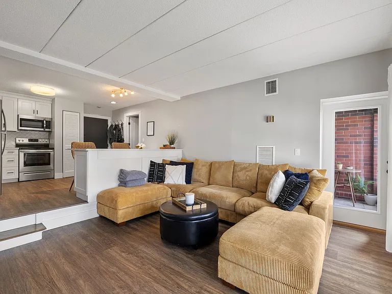 160 Burkhall St #212 — Photo 15