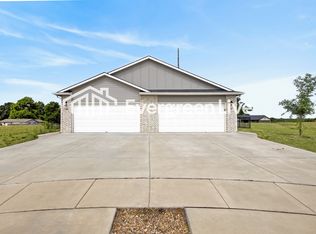102 E Santa Fe Cir, Mulvane, KS 67110