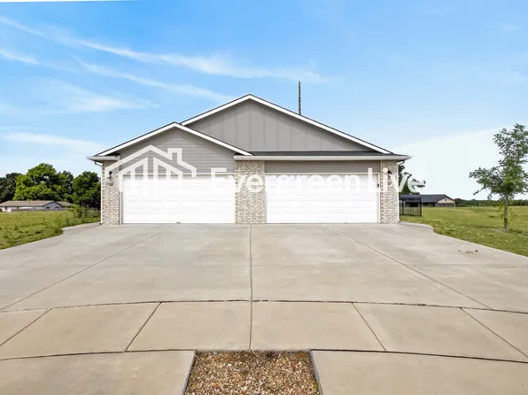102 E Santa Fe Cir, Mulvane, KS 67110