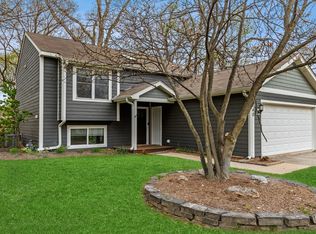 740 Dartmouth Dr, Island Lake, IL 60042