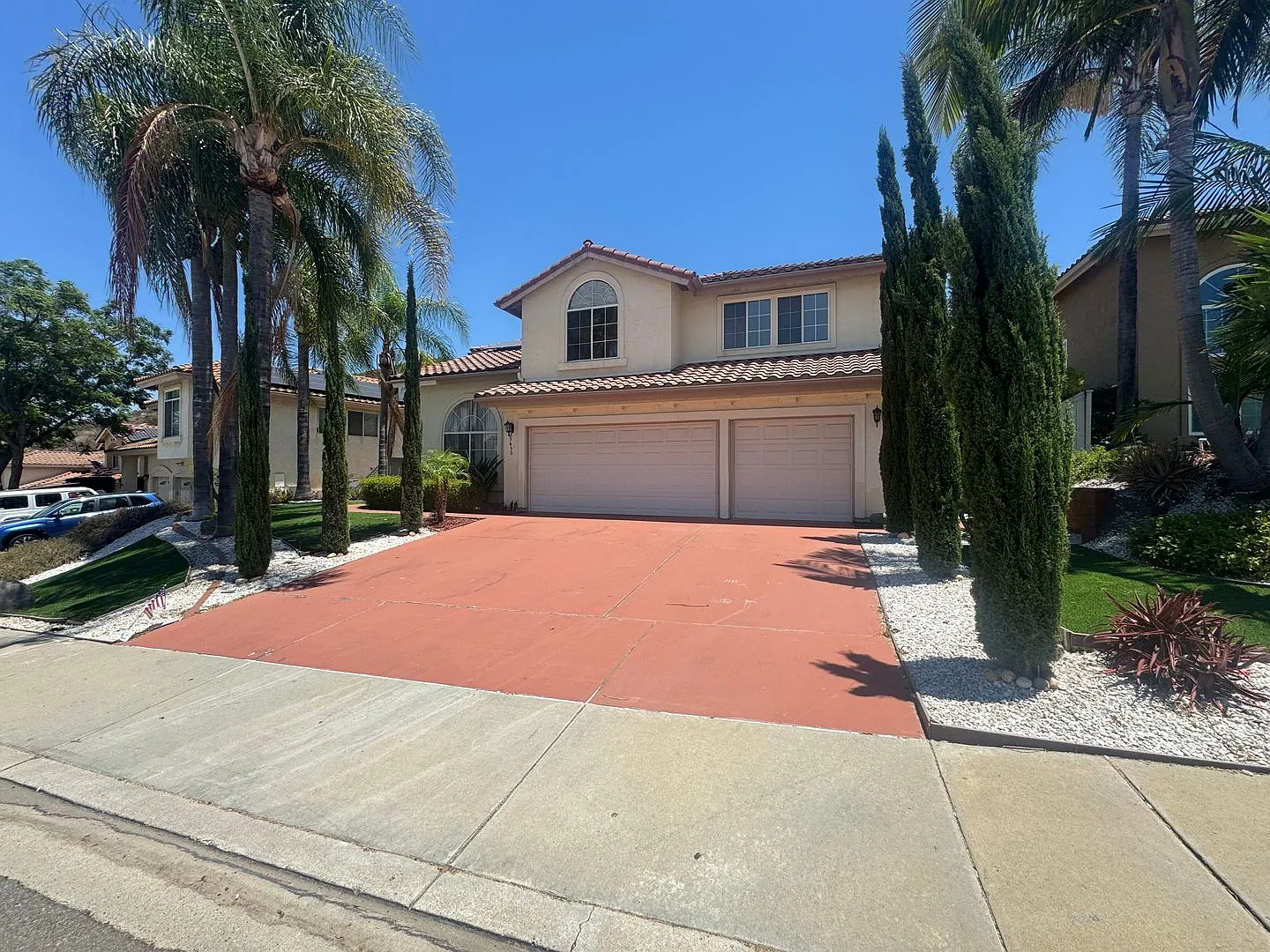 5 Bedroom House In Pasatiempo — Photo 2