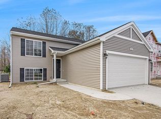 1678 Harper Grove Ln, Vicksburg, MI