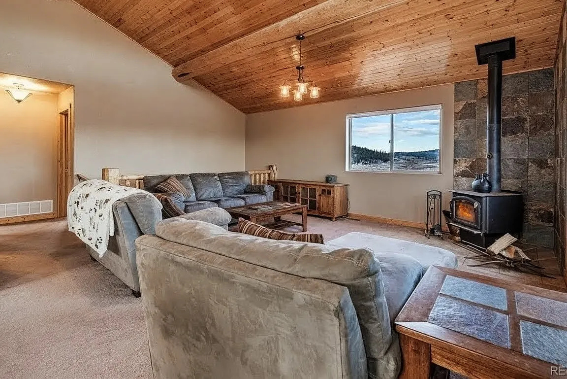 3 bed, 2008 sqft, $2,500 — Photo 2