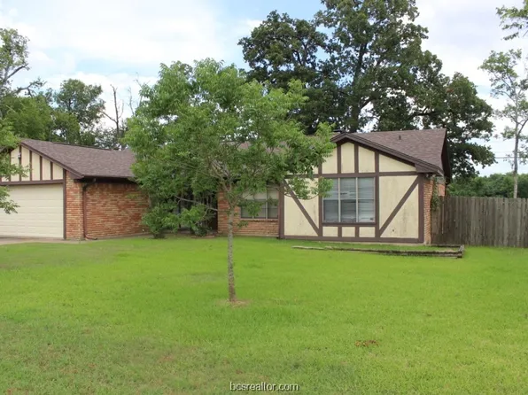 3803 Valley Oaks Dr, Bryan, TX 77802