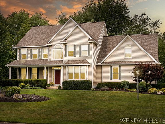 2nd image of 126 Bay Circle Dr