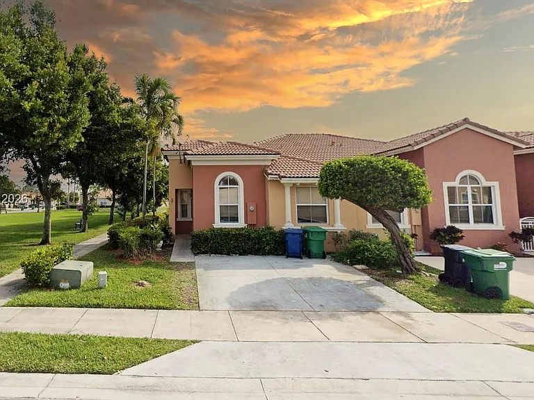 23703 SW 110th Pl #23703 — Photo 1