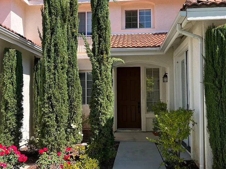 25118 Meridian Ct — Photo 2