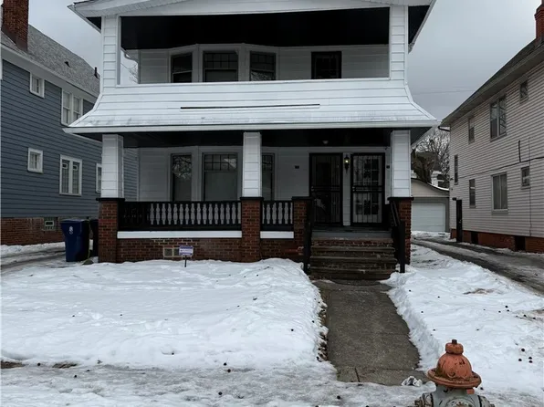 829 Helmsdale Rd, Cleveland Heights, OH 44112