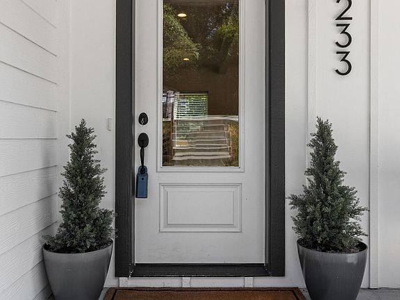 3rd image of 233 Peace St