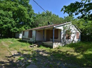 105 S Cherokee St, Stilwell, OK 74960