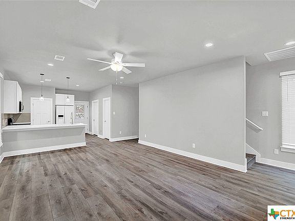 4th image of 340 Shady Bluff Dr