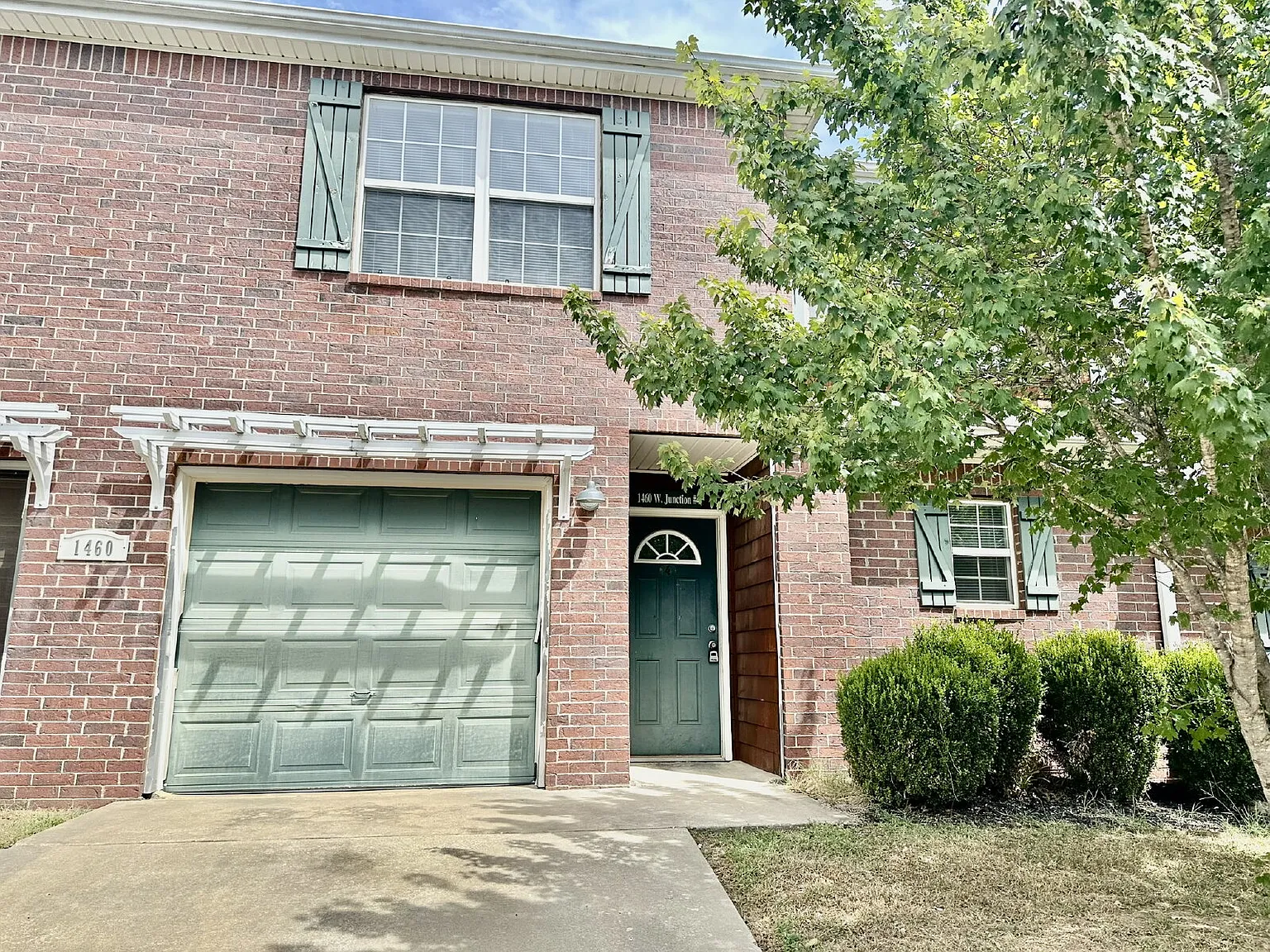 3 bed, 2.5 bath, 1528 sqft, $1,450 — Photo 2