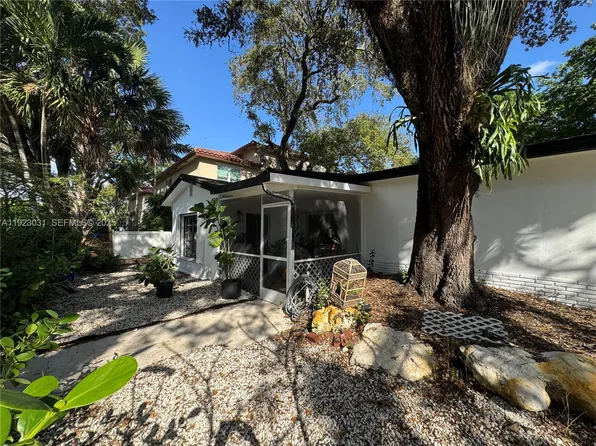 2390 SW 18th Ave, Fort Lauderdale, FL 33315