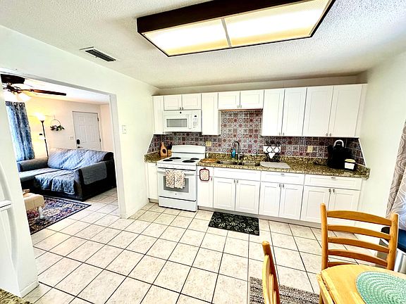 5th image of 536 Olive St