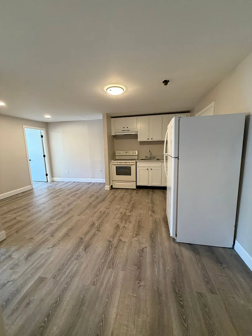 Willard Street Apartments offers the perfect location, with easy access to all major Highways 495... — Photo 2