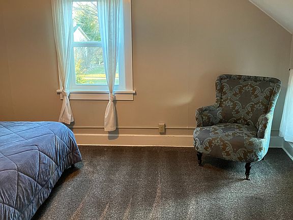 Upstairs bedroom.