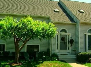 14 Clubhouse Dr, Cromwell, CT 06416