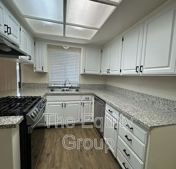 312 1/2 N Park St — Photo 10