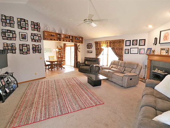 3rd image of 1485 Livingston Dr