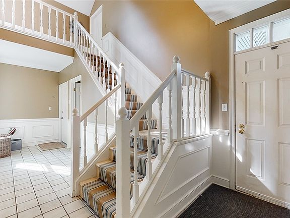2nd image of 40 Hudson Common Dr