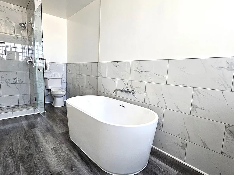 Lindbrook Manor Apartments — Photo 60