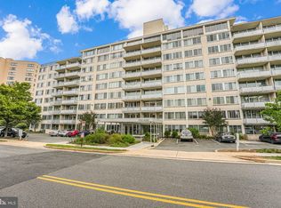 1301 S Arlington Ridge Rd APT 302, Arlington, VA 22202