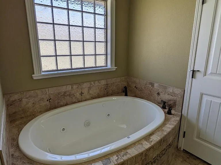 4320 Springwood Dr — Photo 11