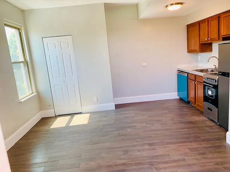211 S Saint Clair St — Photo 1