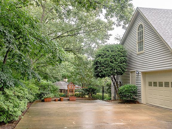 5th image of 407 Turnberry Cir