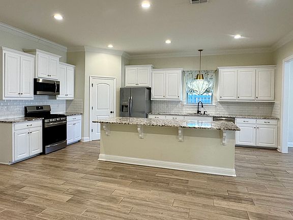4th image of 798 Beaumont Dr