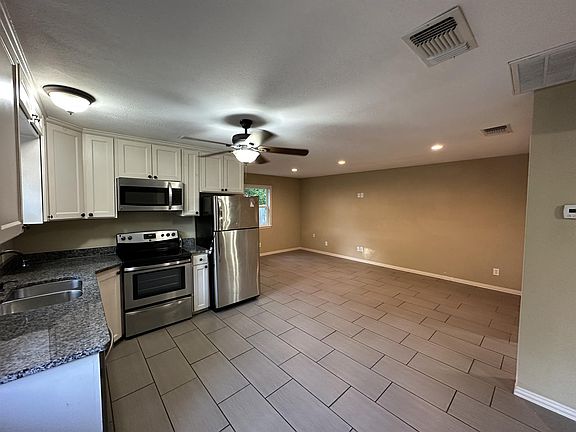 2nd image of 1926 Laurelwood Dr #B