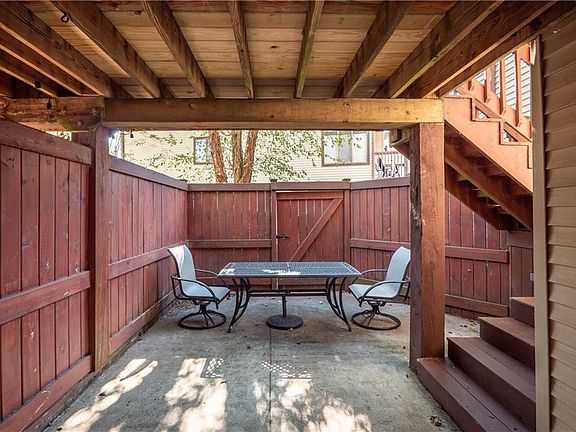 2nd image of 944 Virginia Ave #944