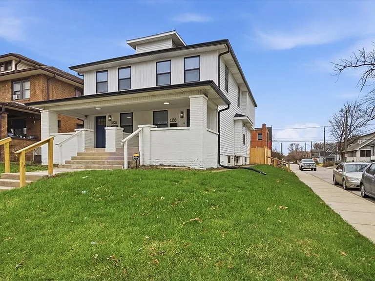 1038 N Parker Ave — Photo 2