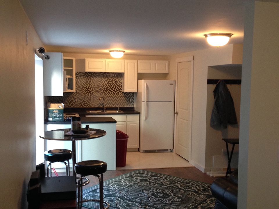 2nd image of 700 N Walnut St #11
