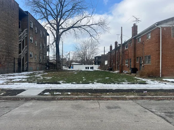 9044 S Dauphin Ave, Chicago, IL 60619