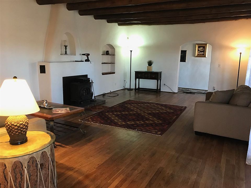 1st image of 905 Calle Armada