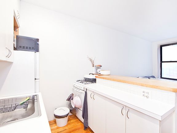 5th image of 52 E 7th St #9