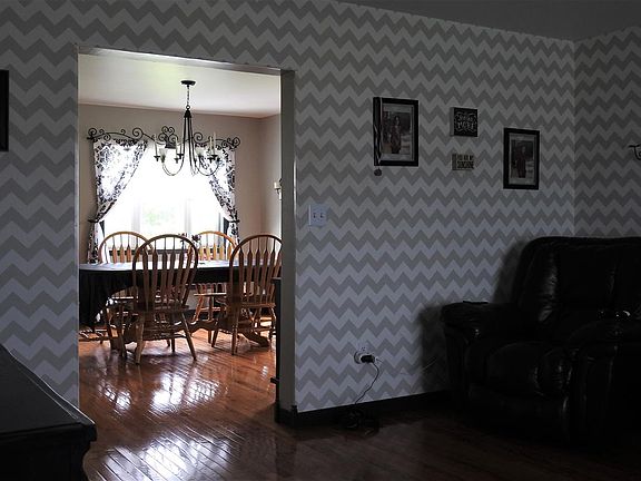 5th image of 713 Alexander Dr