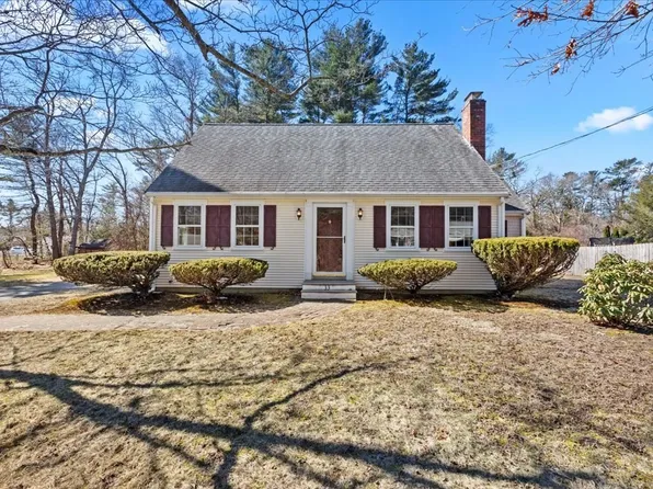 33 Susan Ln, Middleboro, MA 02346