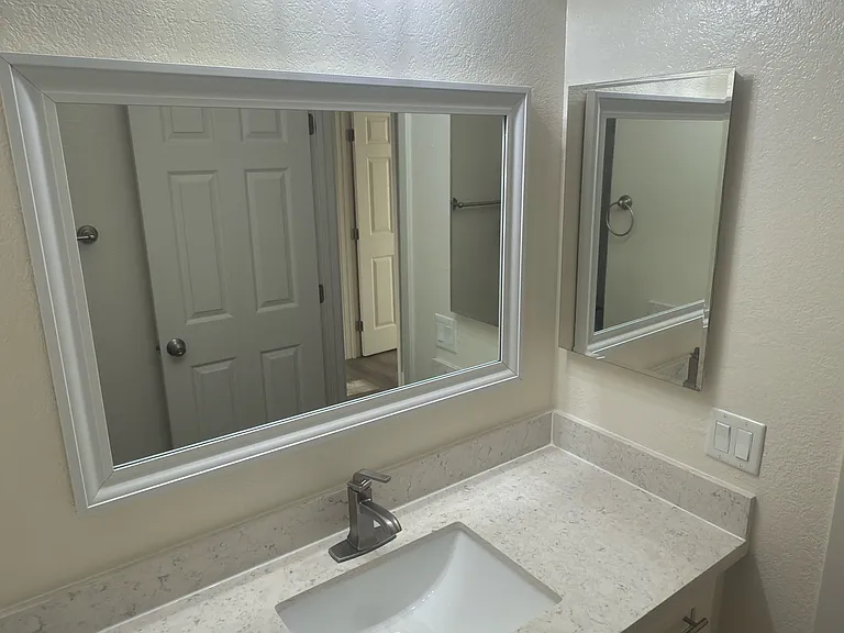Lakewood Court Apartments — Photo 16