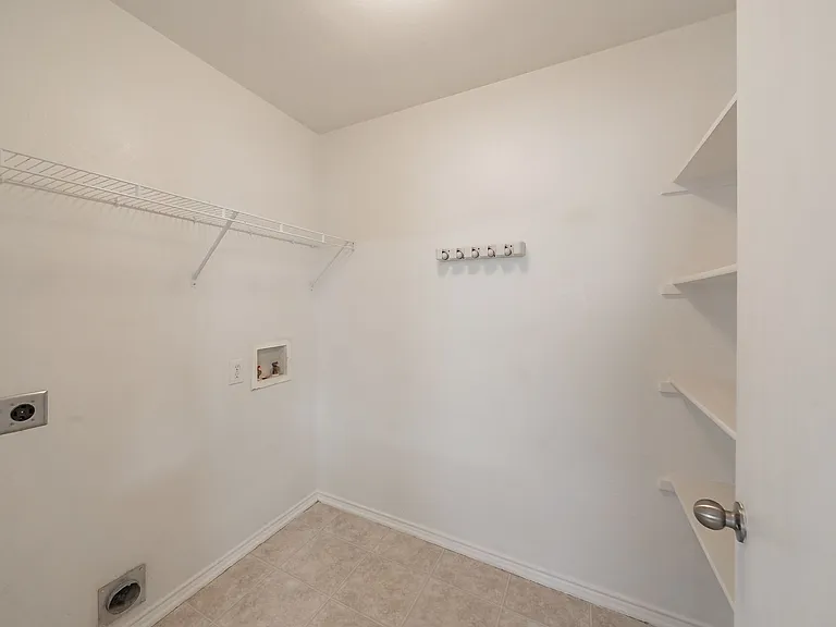 8864 Valley River Dr — Photo 25