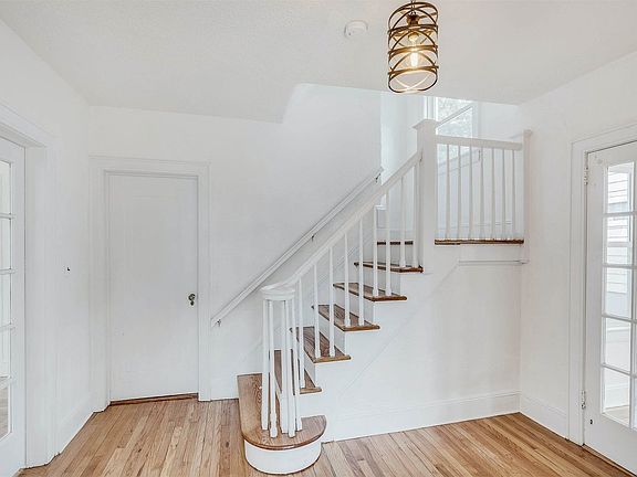 5th image of 58 Willowdale Ave