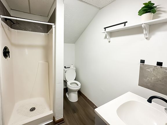 5th image of 565 E Brockway Ave #B