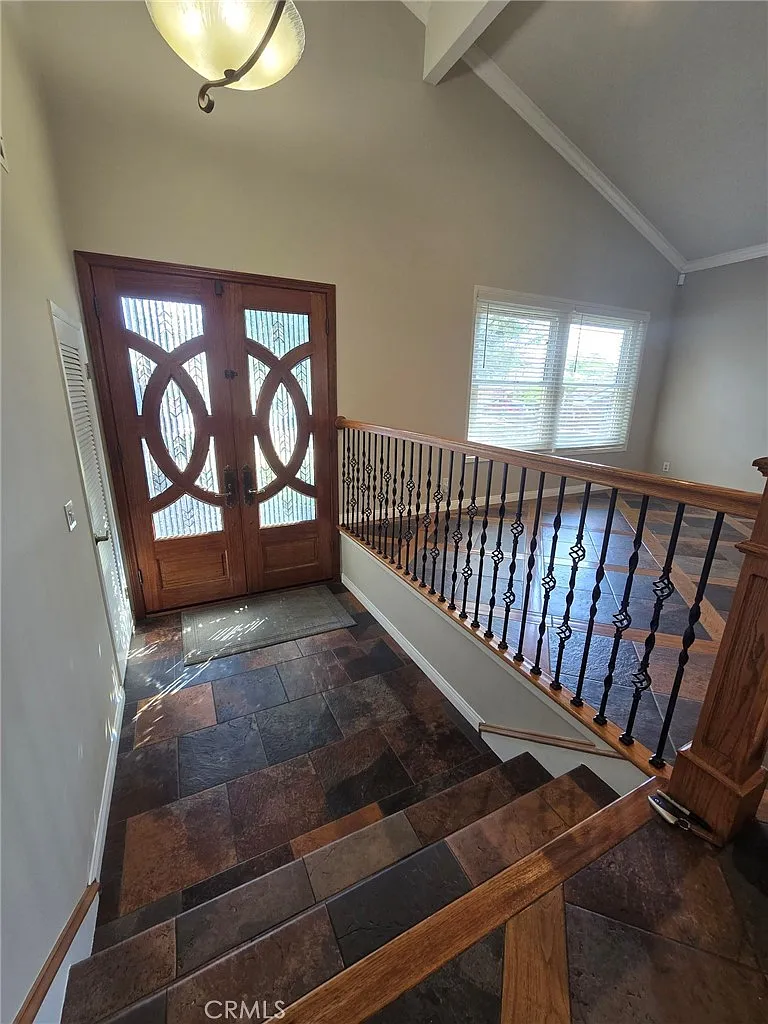 4 bed, 2527 sqft, $6,700 — Photo 2